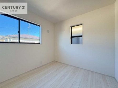 �q�������@�Q�ʍ̌��Ŗ��邭�J���I�B�|���o�������Ȃ����ߊO���̎���������ɂ����A������������ԂɂȂ��Ă���A�w�K��V�тɂ��W���ł���q�ǂ������Ƃ��Ă҂�����ł��B