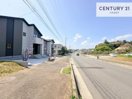 ���̑����n�@�O�ʓ��H��16���I�z����ǍD�ȗ��n�ł��B
�Ԍɓ��ꂪ���ȕ������S�ł��ˁB�y���n�̔���J�Ò��z