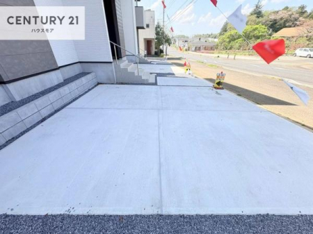 ���ԏ�@���ԃX�y�[�X��2�䕪����܂��I�Z�J���h�J�[�͂������A�o�C�N�⎩�]�ԂȂǂ��u���ꏊ�ɍ���܂���B�y���n�̔���J�Ò��z