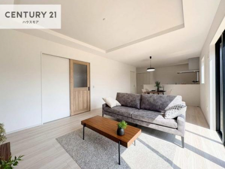 ���r���O�@�D�����z���܂肪���r���O����ł���ċ��S�n�̗ǂ���Ԃ����o���Ă���܂��I
���났�̎��Ԃ��߂����܂��I�y���n�̔���J�Ò��z