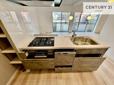 �L�b�`���@���[�X�y�[�X���[�����Ă���A�L�b�`���܂�����������ƕۂ��Ȃ���A�L�X�Ƃ��������X�y�[�X���m�ہB���K�ȍ�Ɗ��ŁA�����̂����������X���[�Y�ɂ͂��ǂ�܂��B