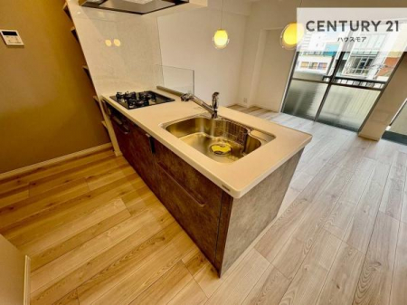 �L�b�`���@��l�C�̑Ζʎ��V�X�e���L�b�`�����̗p���Ă��܂��I���Ƒ��̃R�~���j�P�[�V���������R�Ƒ�����݌v�ł��B
���q�l�ɂ��ڂ��͂��̂Ŋ������ł��ˁB���[�͂�����܂��I