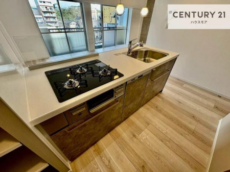 �L�b�`���@��Ƃ肠�钲���X�y�[�X�ō�Ƃ����₷�����K�ȃL�b�`���ł��I
���q�l�ƈꏏ�ɂ��َq������y���߂�L�X�X�y�[�X�ł��B�y�����������ԂɂȂ肻���ł��ˁI