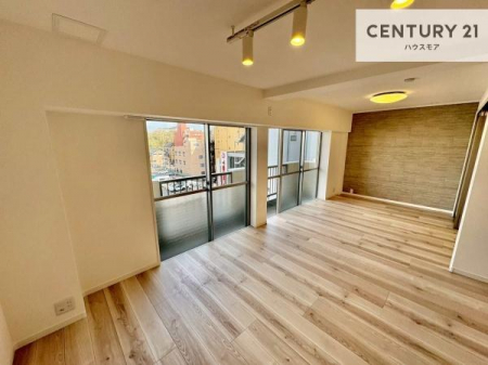 ���r���O�@�D�����z���܂肪���r���O����ł���ċ��S�n�̗ǂ���Ԃ����o���Ă���܂��I
���났�̎��Ԃ��߂����܂��I