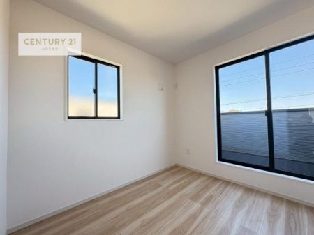 �m���@�o���R�j�[�ɖʂ��Ă���m���ł��B���邭�����肪����A���C����������ł��܂��I���N���āA�O�ɏo�Ĕw�L�т����[�ċz�����ǂ������}������邱�Ƃ��ł��܂��B�y���n�̔���J�Ò��z