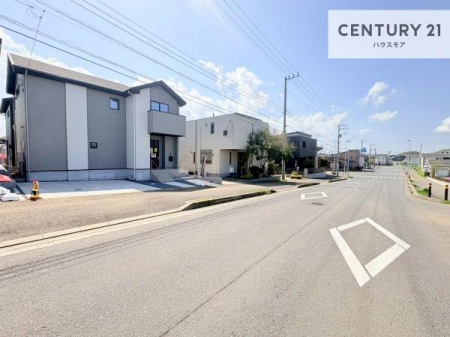 ���̑����n�@�O�ʓ��H��16���I�z����ǍD�ȗ��n�ł��B
�Ԍɓ��ꂪ���ȕ������S�ł��ˁB�y���n�̔���J�Ò��z