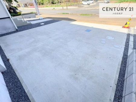 ���ԏ�@���ԃX�y�[�X��2�䕪����܂��I�Z�J���h�J�[�͂������A�o�C�N�⎩�]�ԂȂǂ��u���ꏊ�ɍ���܂���B�y���n�̔���J�Ò��z