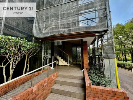 �G���g�����X�@�z������̗ǂ��G���g�����X�́A���Ƒ��₨�q�l���������}���Ă���܂��B
�����̕�炵�ɐS�n�悳�������炵�Ă�����Ԃł��B