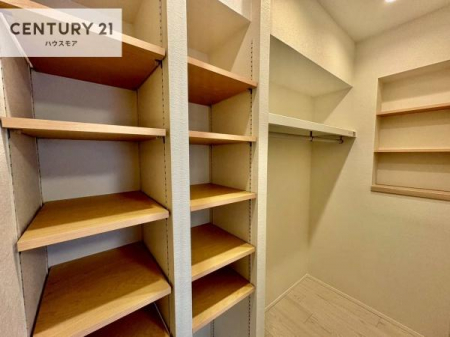 ���[�@�E�H�[�N�C���N���[�[�b�g�t���ł��B��������̂��m���Ȃǂ����[���Ă��������ł��ˁI���ɂ���@�������ȂǋG�ߕ��̑傫�ȉƓd�����[�ł��܂��B