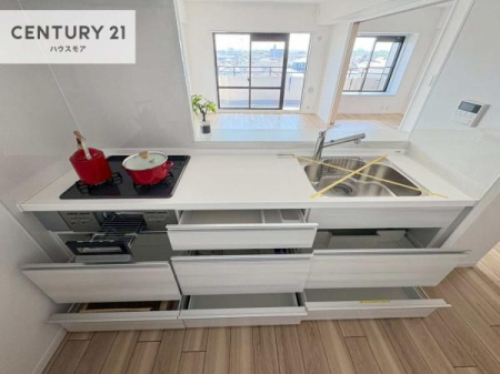 �L�b�`���@���[�X�y�[�X���[�����Ă���A�L�b�`���܂�����������ƕۂ��Ȃ���A�L�X�Ƃ��������X�y�[�X���m�ہB���K�ȍ�Ɗ��ŁA�����̂����������X���[�Y�ɂ͂��ǂ�܂��B