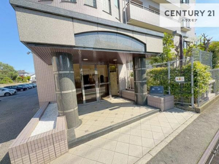 �G���g�����X�@�z������̗ǂ��G���g�����X�́A���Ƒ��₨�q�l���������}���Ă���܂��B
�����̕�炵�ɐS�n�悳�������炵�Ă�����Ԃł��B