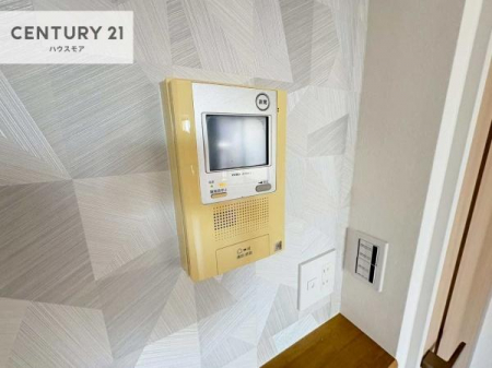 ���̑��@TV���j�^�[�t�C���^�[�t�H���������B���K�҂̊���m�F���Ă���Ή��ł��邽�߁A�h�Ɩʂɂ��z�����ꂽ���S�̐ݔ��ł��B