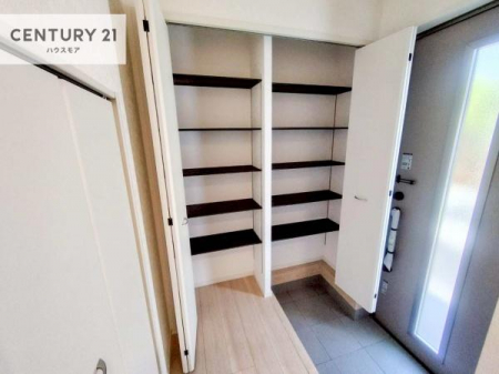 ���ց@�V���[�Y�{�b�N�X�t���B���ւ��Еt�����|�������₷���ł��I
�X�b�L���������ւŌ˂��J�����u�ԁA�������̂���S�n������Ԃ��o�}���Ă���܂��B