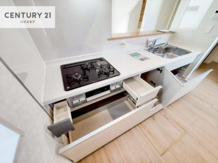 �L�b�`���@���[�X�y�[�X���[�����Ă���A�L�b�`���܂�����������ƕۂ��Ȃ���A�L�X�Ƃ��������X�y�[�X���m�ہB���K�ȍ�Ɗ��ŁA�����̂����������X���[�Y�ɂ͂��ǂ�܂��B