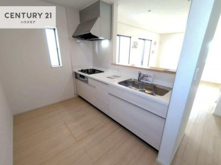 �L�b�`���@��l�C�̑Ζʎ��V�X�e���L�b�`�����̗p���Ă��܂��I���Ƒ��̃R�~���j�P�[�V���������R�Ƒ�����݌v�ł��B
���q�l�ɂ��ڂ��͂��̂Ŋ������ł��ˁB���[�͂�����܂��I