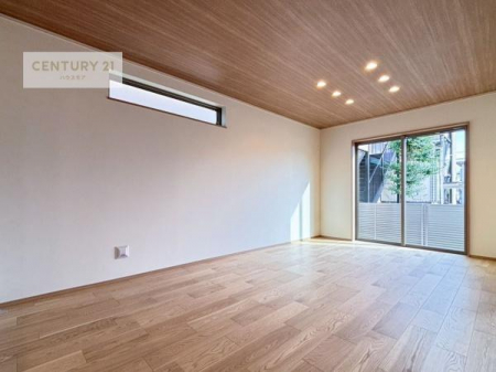 ���d�l�ʐ^(���r���O�j�@�S�n�ǂ����r���O�͉Ƒ������R�ƏW�܂�܂��B�Ƒ��c�R�̎��Ԃ����������ł��B���Ƒ��ƁA����w�[���������Ԃ��߂��������ł��ˁB���邭�J���I�ȋ�Ԃł��B(���d�l�j