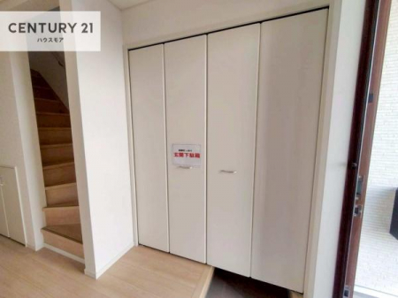 ���ց@�V���[�Y�{�b�N�X�t���B���ւ��Еt�����|�������₷���ł��I
�X�b�L���������ւŌ˂��J�����u�ԁA�������̂���S�n������Ԃ��o�}���Ă���܂��B