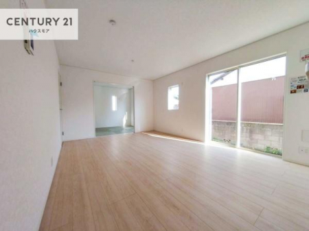 ���r���O�@�傫�ȑ����炽���Ղ�̗z���������閾�邢���r���O�B�J�����̂��郊�r���O�ŉƑ��c���̂��났�̎��Ԃ��߂����܂��I