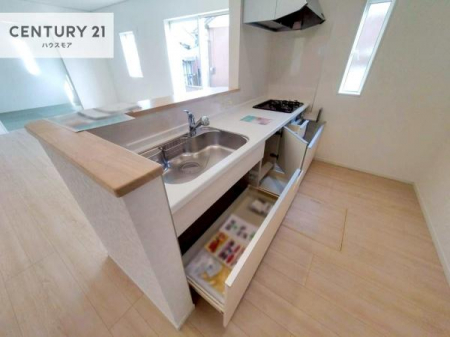 �L�b�`���@���[�X�y�[�X���[�����Ă���A�L�b�`���܂�����������ƕۂ��Ȃ���A�L�X�Ƃ��������X�y�[�X���m�ہB���K�ȍ�Ɗ��ŁA�����̂����������X���[�Y�ɂ͂��ǂ�܂��B