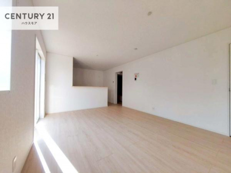 ���r���O�@�D�����z���܂肪���r���O����ł���ċ��S�n�̗ǂ���Ԃ����o���Ă���܂��I
���났�̎��Ԃ��߂����܂��I