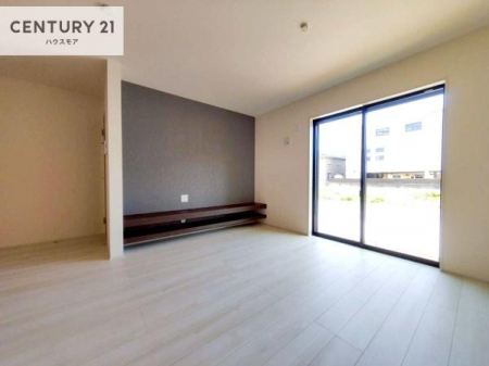 ���r���O�@�D�����z���܂肪���r���O����ł���ċ��S�n�̗ǂ���Ԃ����o���Ă���܂��I
���났�̎��Ԃ��߂����܂��I