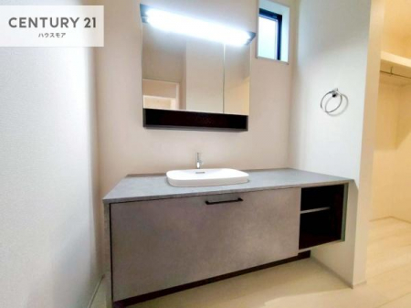 ���ʑ�E���ʏ��@�X�^�C���b�V���ȃf�U�C���̐��ʑ���̗p�B�������ꂽ��Ԃ��A���̏�����A���̎��Ԃ����㎿�Ȃ��̂ɉ��o���܂��B