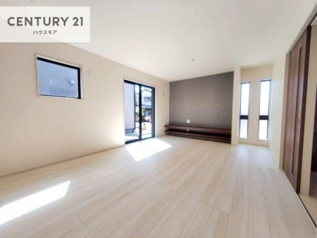 ���r���O�@�傫�ȑ����炽���Ղ�̗z���������閾�邢���r���O�B�J�����̂��郊�r���O�ŉƑ��c���̂��났�̎��Ԃ��߂����܂��I