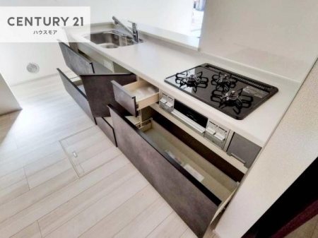 �L�b�`���@���[�X�y�[�X���[�����Ă���A�L�b�`���܂�����������ƕۂ��Ȃ���A�L�X�Ƃ��������X�y�[�X���m�ہB���K�ȍ�Ɗ��ŁA�����̂����������X���[�Y�ɂ͂��ǂ�܂��B