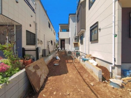 ���ԏ�@���ԃX�y�[�X��2�䕪����܂��I�Z�J���h�J�[�͂������A�o�C�N�⎩�]�ԂȂǂ��u���ꏊ�ɍ���܂���B