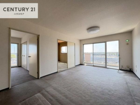 ���r���O�@�D�����z���܂肪���r���O����ł���ċ��S�n�̗ǂ���Ԃ����o���Ă���܂��I
���났�̎��Ԃ��߂����܂��I