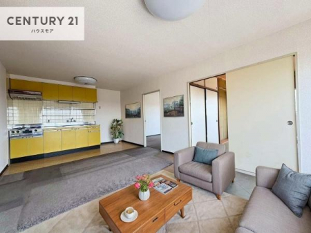 ���r���O�@�Ƌ��CG�p�[�X�ł��B�S�n�ǂ����r���O�͉Ƒ������R�ƏW�܂�܂��B�Ƒ��c�R�̎��Ԃ����������ł��B���Ƒ��ƁA����w�[���������Ԃ��߂��������ł��ˁB