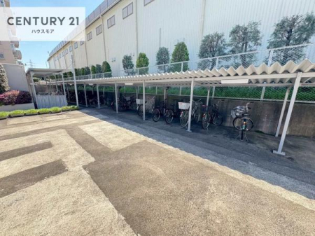 ���̑����p���@���֏ꊮ���ŁA���q���܂̎��]�Ԃ�ʋΗp�̎��]�Ԃ����S���Ēu���܂��B���Ƒ��ɂ����ꂵ���֗��Ȑݔ��ł��B
�󂫏󋵂����C�y�ɂ��₢���킹���������B