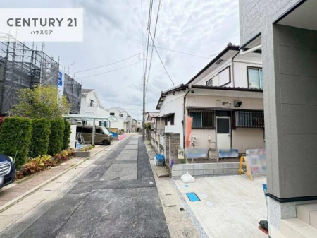 ���̑����n�@�O�ʓ��H��4���I�z����ǍD�ȗ��n�ł��B
�Ԍɓ��ꂪ���ȕ������S�ł��ˁB