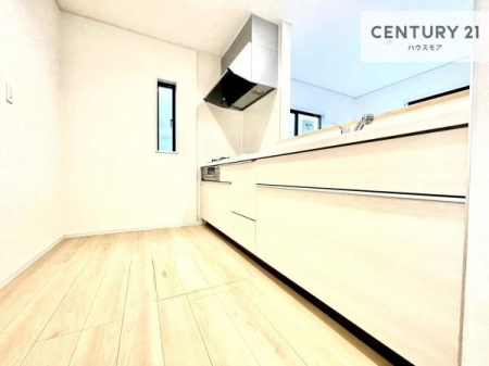 �L�b�`���@��Ƃ肠�钲���X�y�[�X�ō�Ƃ����₷�����K�ȃL�b�`���ł��I
���q�l�ƈꏏ�ɂ��َq������y���߂�L�X�X�y�[�X�ł��B�y�����������ԂɂȂ肻���ł��ˁI