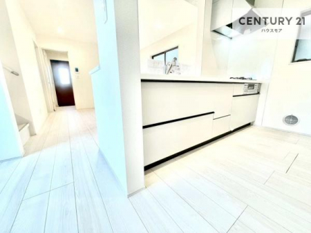 �L�b�`���@��l�C�̑Ζʎ��V�X�e���L�b�`�����̗p���Ă��܂��I���Ƒ��̃R�~���j�P�[�V���������R�Ƒ�����݌v�ł��B
���q�l�ɂ��ڂ��͂��̂Ŋ������ł��ˁI�L�X�g���ĉ��K�ɍ�Ƃ��i�݂܂��B