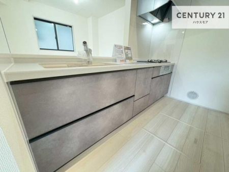 �L�b�`���@��Ƃ肠�钲���X�y�[�X�ō�Ƃ����₷�����K�ȃL�b�`���ł��I
���q�l�ƈꏏ�ɂ��َq������y���߂�L�X�X�y�[�X�ł��B�y�����������ԂɂȂ肻���ł��ˁI