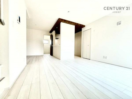 ���r���O�@�S�n�ǂ����r���O�͉Ƒ������R�ƏW�܂�܂��B�Ƒ��c�R�̎��Ԃ����������ł��B���Ƒ��ƁA����w�[���������Ԃ��߂��������ł��ˁB