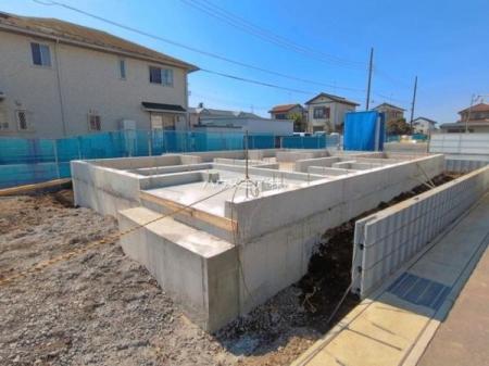 ���ԏ�@���ԃX�y�[�X��2�䕪����܂��I�Z�J���h�J�[�͂������A�o�C�N�⎩�]�ԂȂǂ��u���ꏊ�ɍ���܂���B