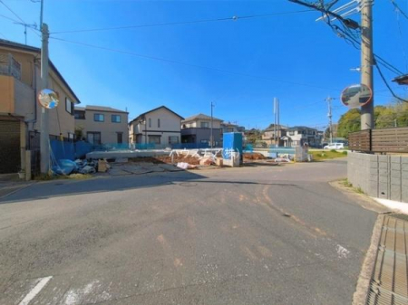 ���̑����n�@�O�ʓ��H6���I�z����ǍD�ȗ��n�ł��B
�Ԍɓ��ꂪ���ȕ������S�ł��ˁB