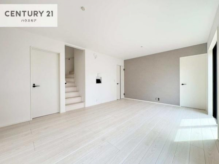 ���r���O�@�傫�ȑ����炽���Ղ�̗z���������閾�邢���r���O�B�����Ƒ��Ɗ炪���킹���郊�r���O�C���K�i�ŃR�~���j�P�[�V���������₷���I�y���n�̔���J�Ò��z