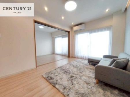 ���r���O�@�傫�ȑ����炽���Ղ�̗z���������閾�邢���r���O�B�J�����̂��郊�r���O�ŉƑ��c���̂��났�̎��Ԃ��߂����܂��I�G�A�R�����ł��I