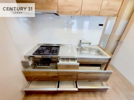 �L�b�`���@���[�X�y�[�X���[�����Ă���A�L�b�`���܂�����������ƕۂ��Ȃ���A�L�X�Ƃ��������X�y�[�X���m�ہB���K�ȍ�Ɗ��ŁA�����̂����������X���[�Y�ɂ͂��ǂ�܂��B