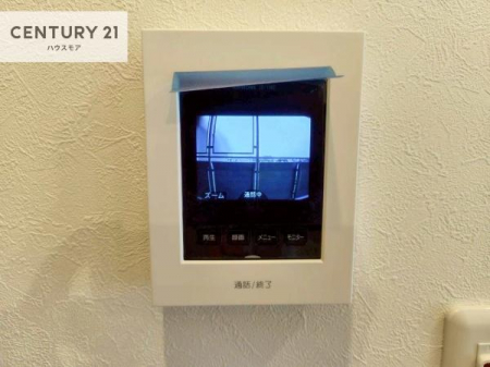 ���̑��@TV���j�^�[�t�C���^�[�t�H���������B���K�҂̊���m�F���Ă���Ή��ł��邽�߁A�h�Ɩʂɂ��z�����ꂽ���S�̐ݔ��ł��B