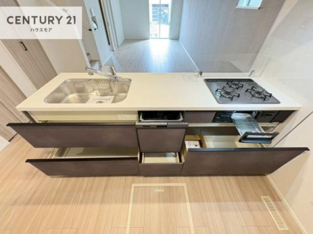 �L�b�`���@���[�X�y�[�X���[�����Ă���A�L�b�`���܂�����������ƕۂ��Ȃ���A�L�X�Ƃ��������X�y�[�X���m�ہB���K�ȍ�Ɗ��ŁA�����̂����������X���[�Y�ɂ͂��ǂ�܂��B