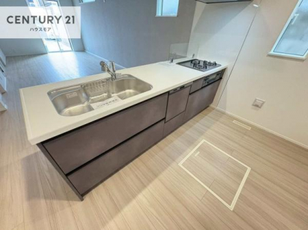 �L�b�`���@��l�C�̑Ζʎ��V�X�e���L�b�`�����̗p���Ă��܂��I���Ƒ��̃R�~���j�P�[�V���������R�Ƒ�����݌v�ł��B
���q�l�ɂ��ڂ��͂��̂Ŋ������ł��ˁB���[�͂�����܂��I