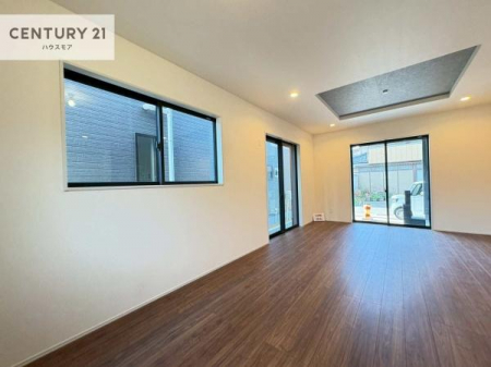 ���r���O�@�傫�ȑ����炽���Ղ�̗z���������閾�邢���r���O�B�J�����̂��郊�r���O�ŉƑ��c���̂��났�̎��Ԃ��߂����܂��I