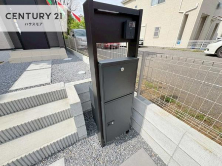 ���̑����n�@��z�{�b�N�X���������Ă��邽�߁A�s�ݎ��ł��ו��̎󂯎�肪�\�B
�Ĕz�B�̎�Ԃ��Ȃ��A�Z���������ł��X�g���X�Ȃ����p�ł��܂��B