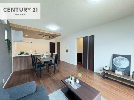 ���r���O�@�S�n�ǂ����r���O�͉Ƒ������R�ƏW�܂�܂��B�Ƒ��c�R�̎��Ԃ����������ł��B���Ƒ��ƁA����w�[���������Ԃ��߂��������ł��ˁB