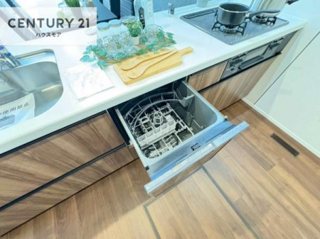 �L�b�`���@�H��@�t���̃L�b�`���ł��I�Z���������r��h�~�Ƃ��đ�ϊ��􂷂�֗��Ȏd�l�ł��I�r���g�C���Ȃ̂ŃL�b�`���̏ꏊ����炸�����X�y�[�X���L���g�����Ƃ��o���܂��I