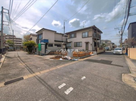 ���̑����n�@�O�ʓ��H��4.6m�~4.5���I
�Ԍɓ��ꂪ���ȕ������S�ł��ˁB